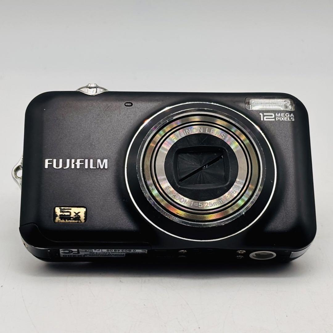 Fujifilm FinePix JX200 本体と付属品 薄くて小さいメタルボディに、広角28mmからの光学式5倍ズーム