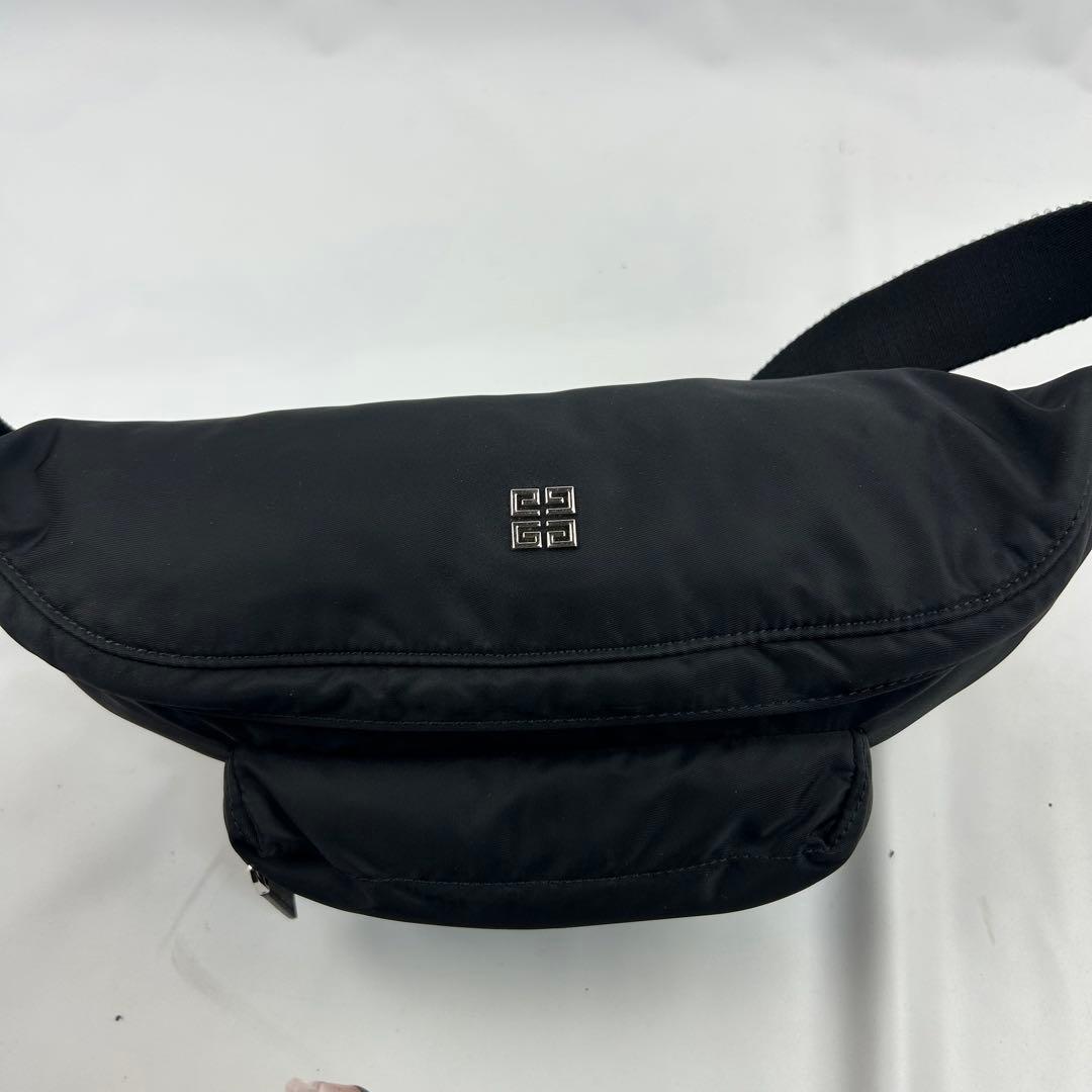 【美品】ジバンシー エッセンシャル ウエストポーチ ボディバッグ 4Gpロゴ 黒 【美品】ジバンシー エッセンシャル ウエストポーチ ボディバッグ 4Gpロゴ 黒