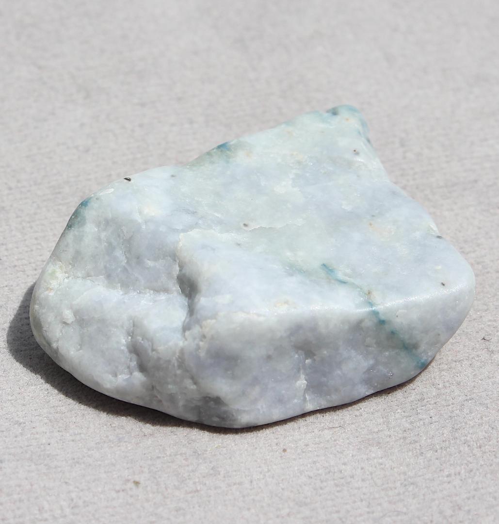 横川産］糸魚川翡翠 青翡翠 原石 22.3g - メルカリ