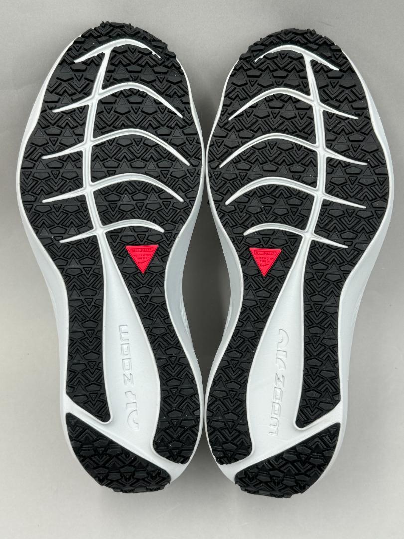 【新品・未使用】NIKE　ナイキ　ウィンフロー7　防水ランニングシューズ　正規品