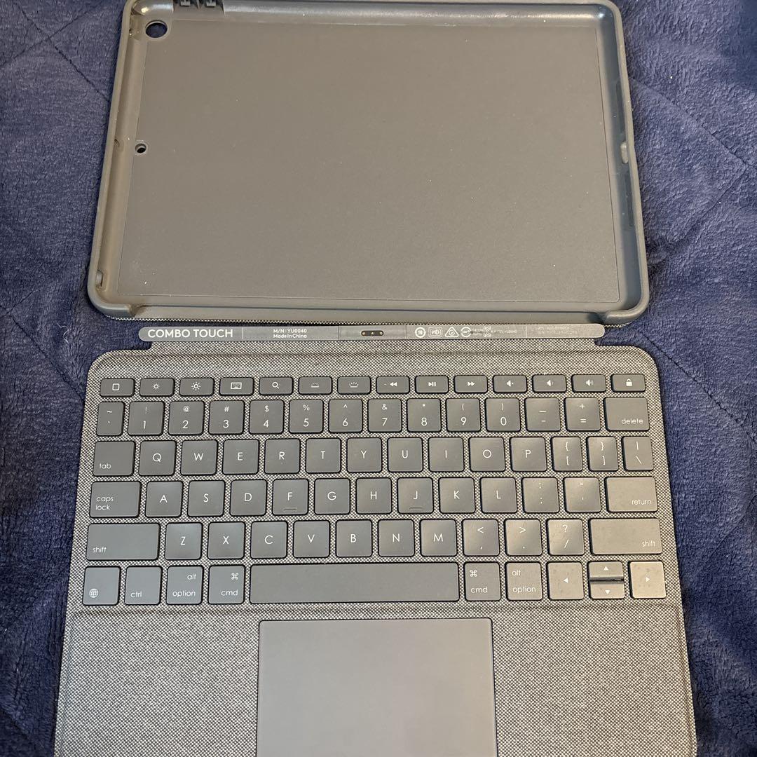 10.2インチと純正キーボード付きケース