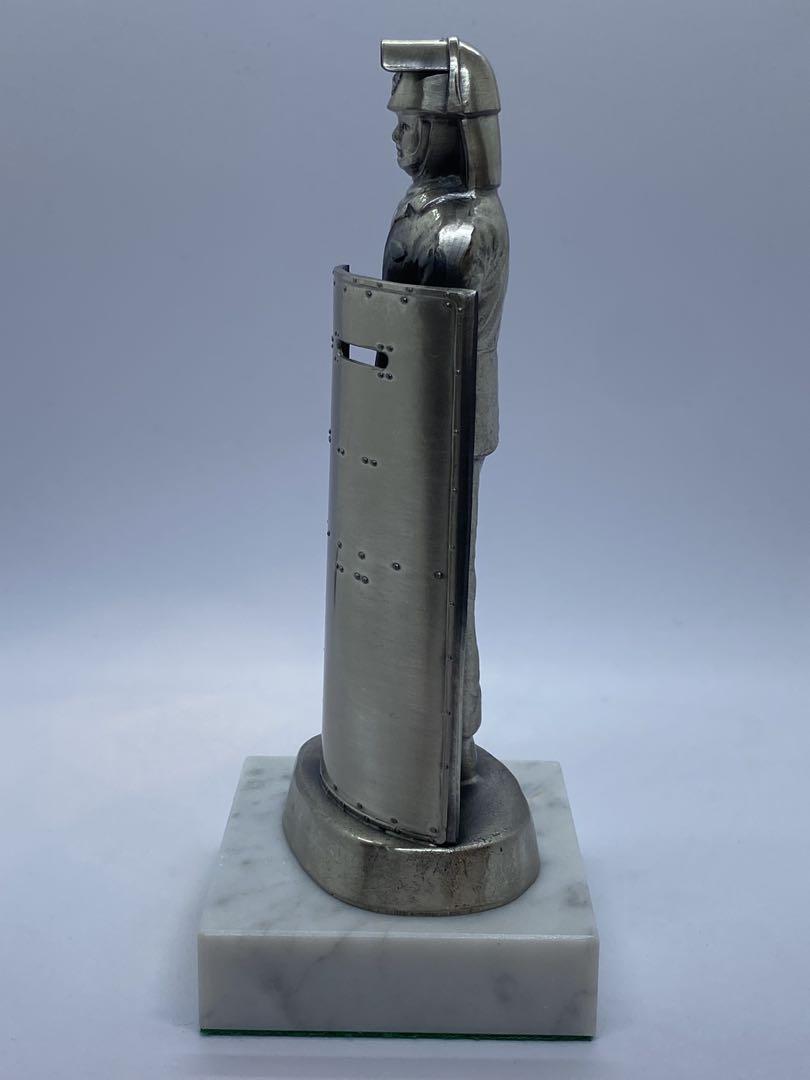 マル機【昭和　貴重品】警察グッズ　機動隊隊員銅像　特別記念品　観賞用 Yahoo!オークション -「警察 機動隊」(アンティーク