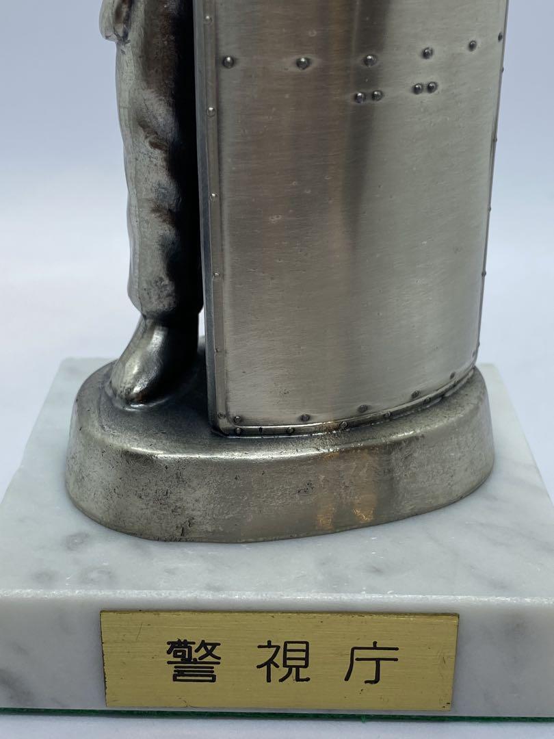 マル機【昭和　貴重品】警察グッズ　機動隊隊員銅像　特別記念品　観賞用 希少！ 警察機動隊 銅像 警視庁 記念品18cm 昭和レトロ - メルカリ