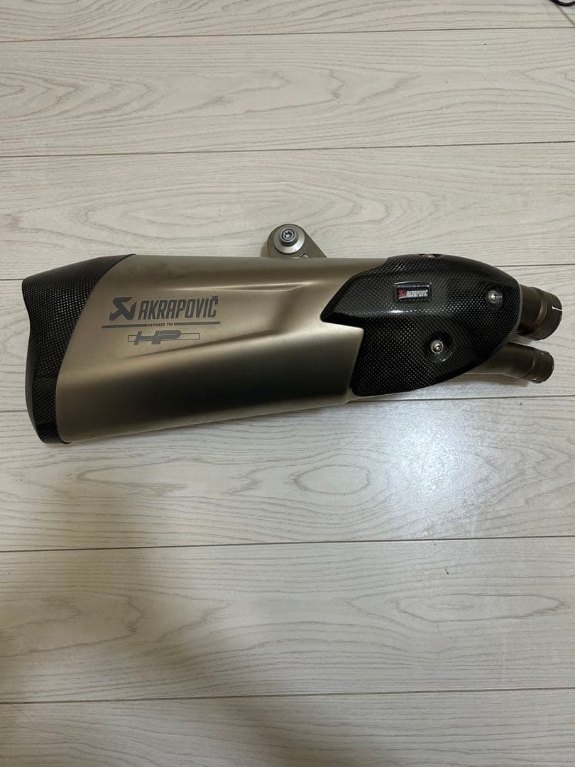 Akrapovic 純正サイレンサー お*ぬ様 R1250GS アクラポビッチ