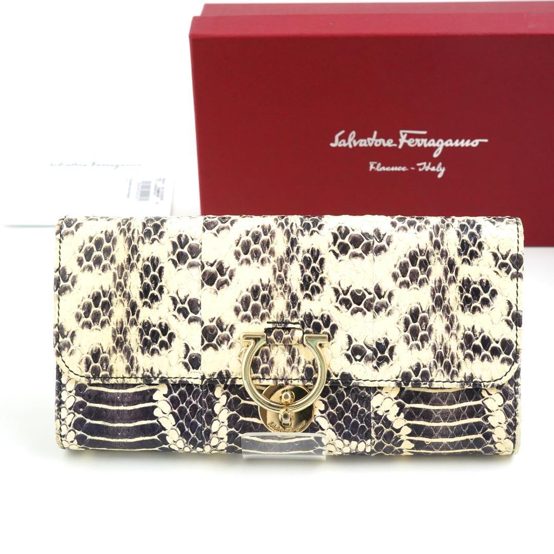 ✨未使用に近い✨　Salvatore Ferragamo 長財布　パイソン