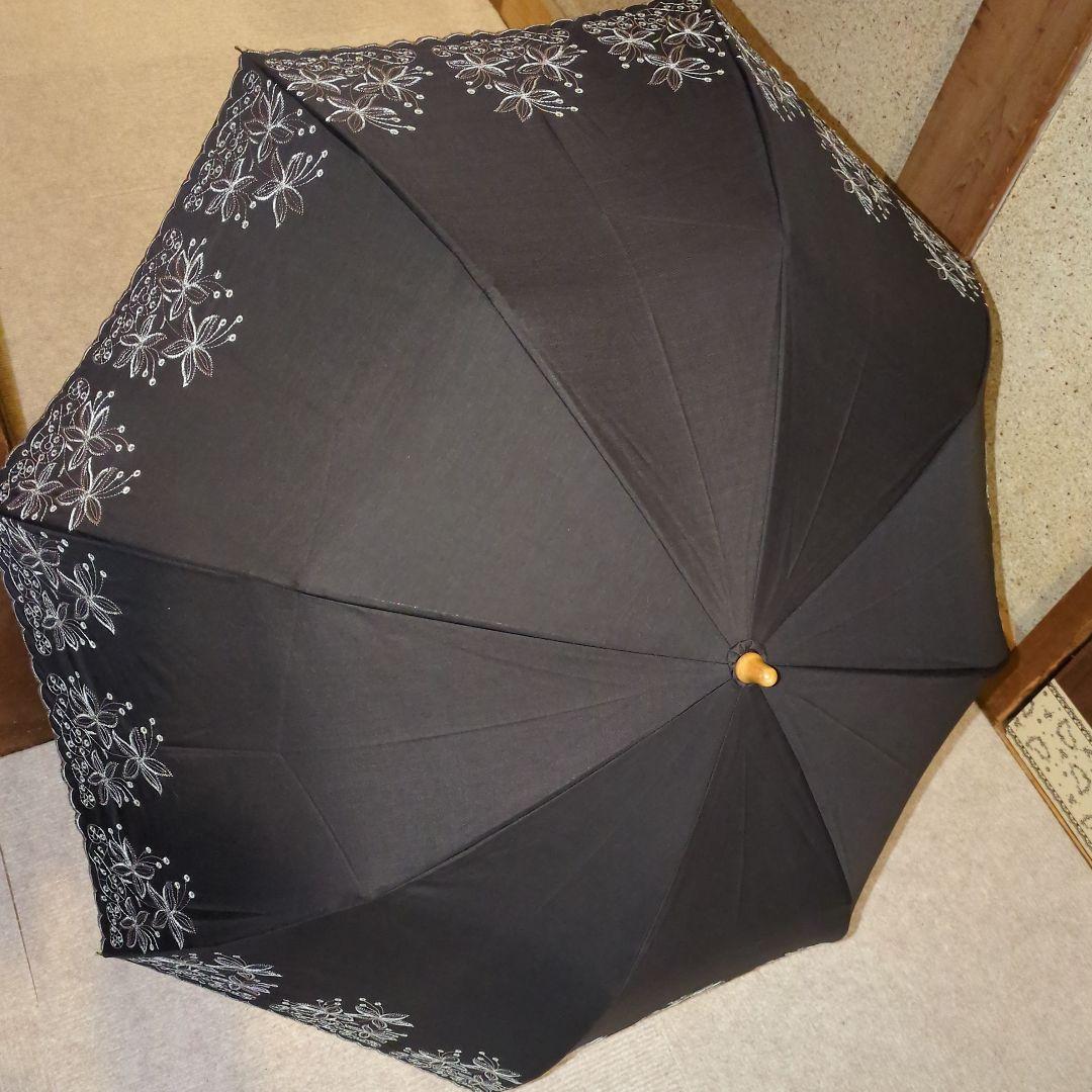 HARDY AMIES 刺繍入り黒い折りたたみ傘