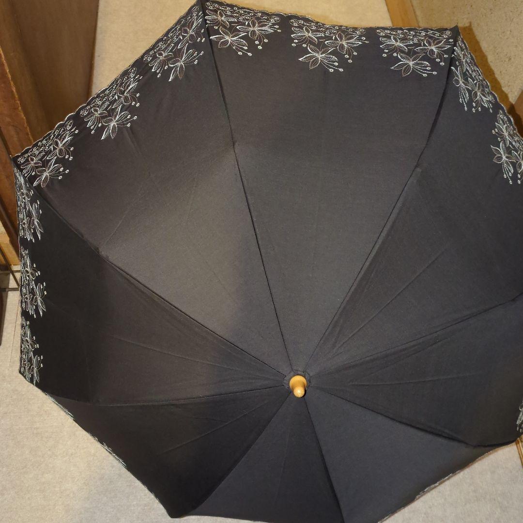 HARDY AMIES 刺繍入り黒い折りたたみ傘