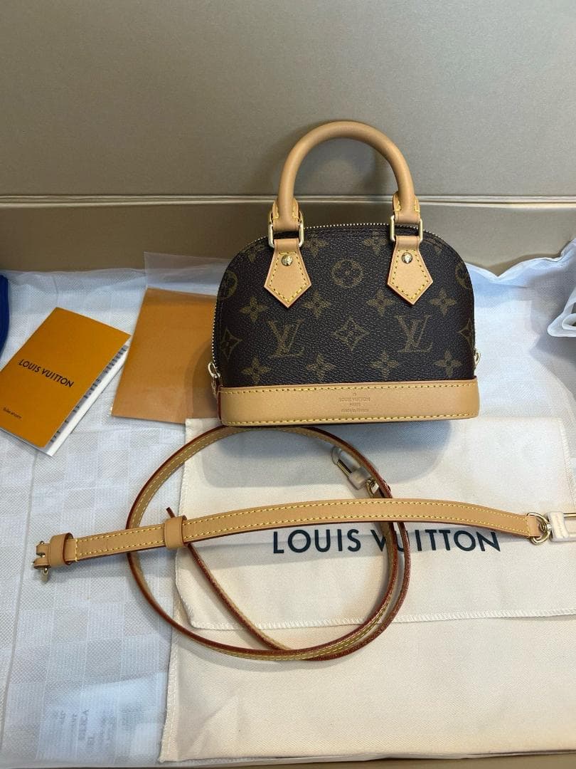 LOUIS VUITTONuUFondation Louis Vuitton