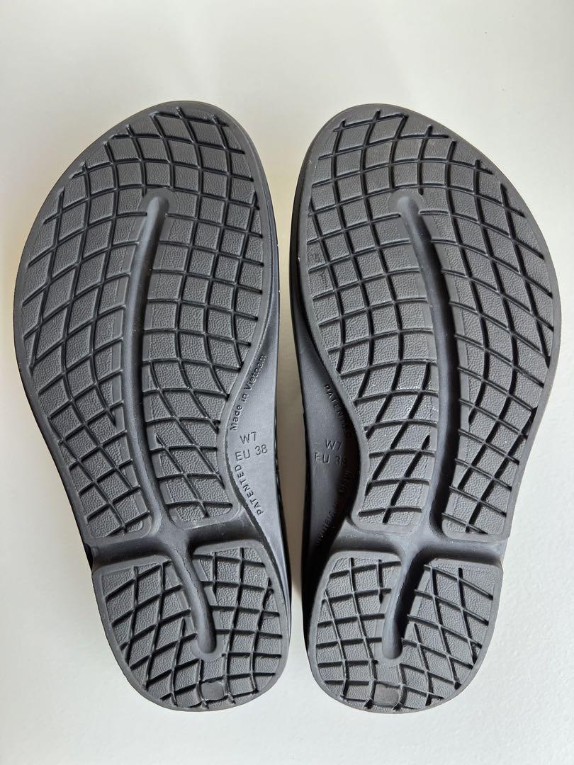 OOFOS OOmega ブラック24cm
