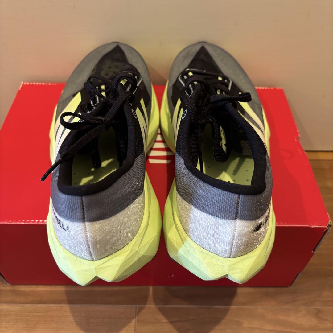 ニューバランスランニングシューズフューエルセル レベル v4 MFCXLS4 D