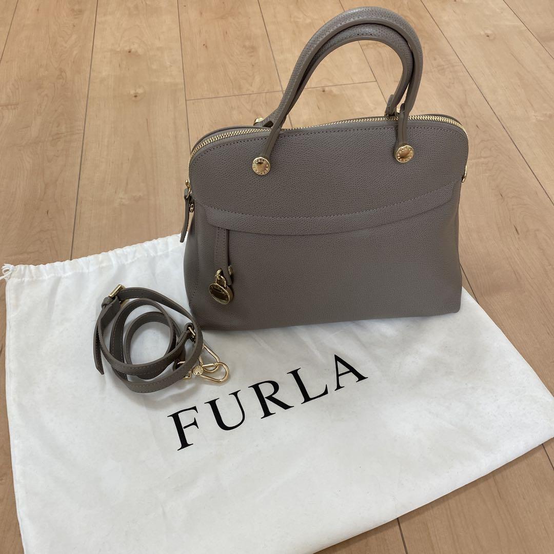 ほぼ新品！FURLA ハンドバッグ パイパー