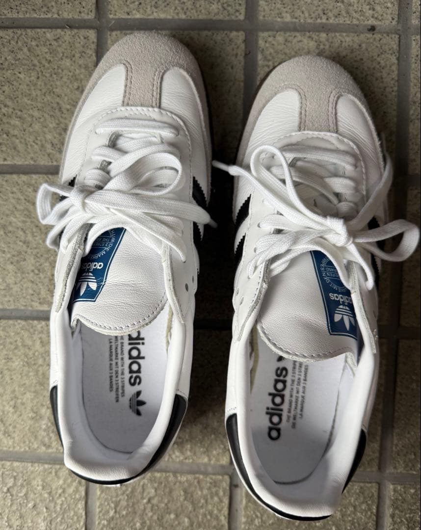 adidas ホワイト スニーカー