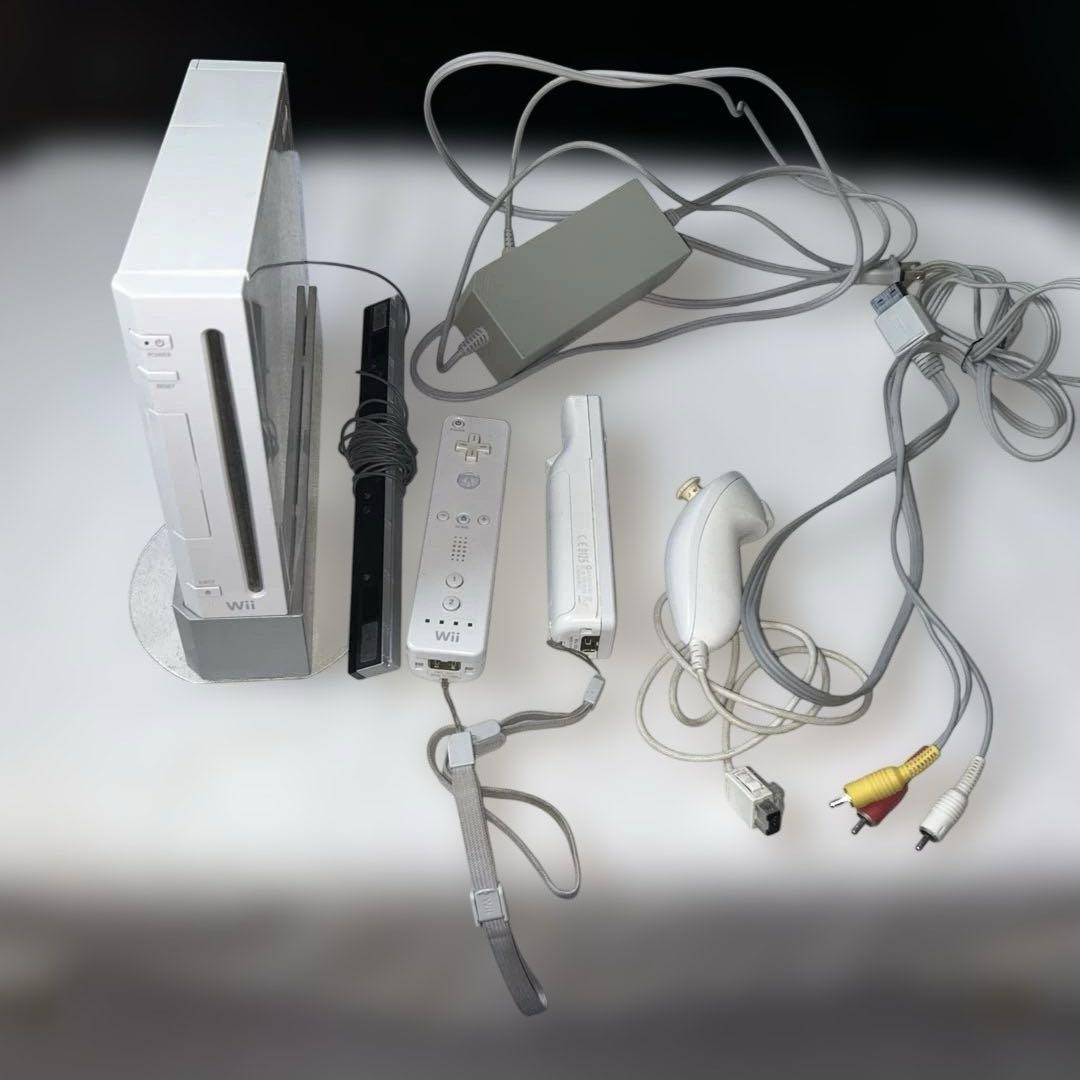 Wii 本体　リモコン　ソフト　セット Amazon.co.jp: Wii本体 (シロ) Wiiリモコンプラス2個、Wii