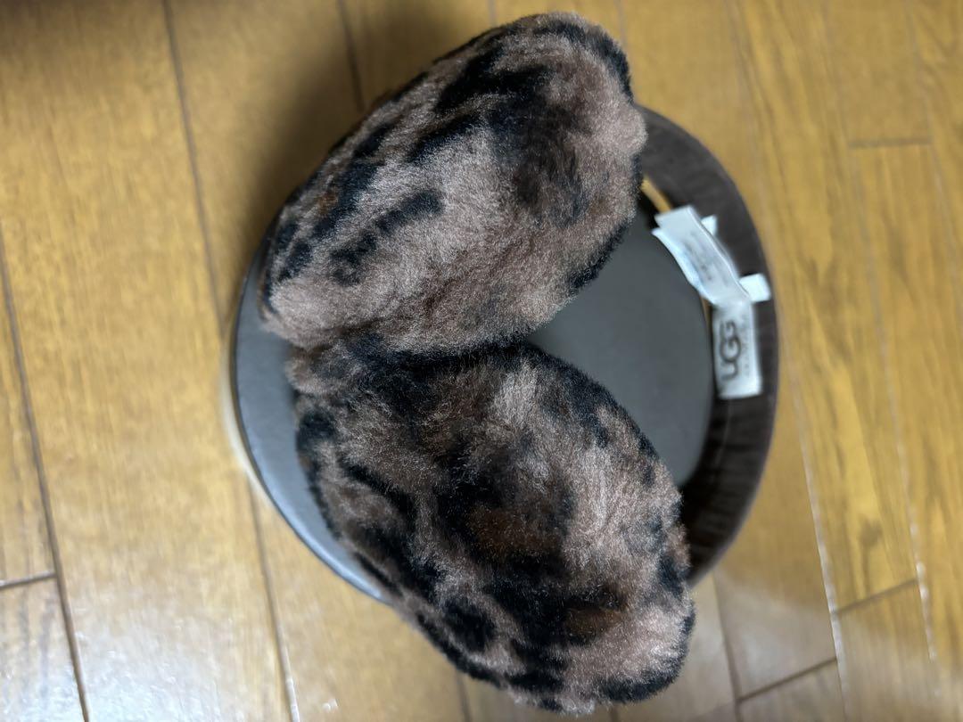 UGG イヤマフラー　アニマル柄