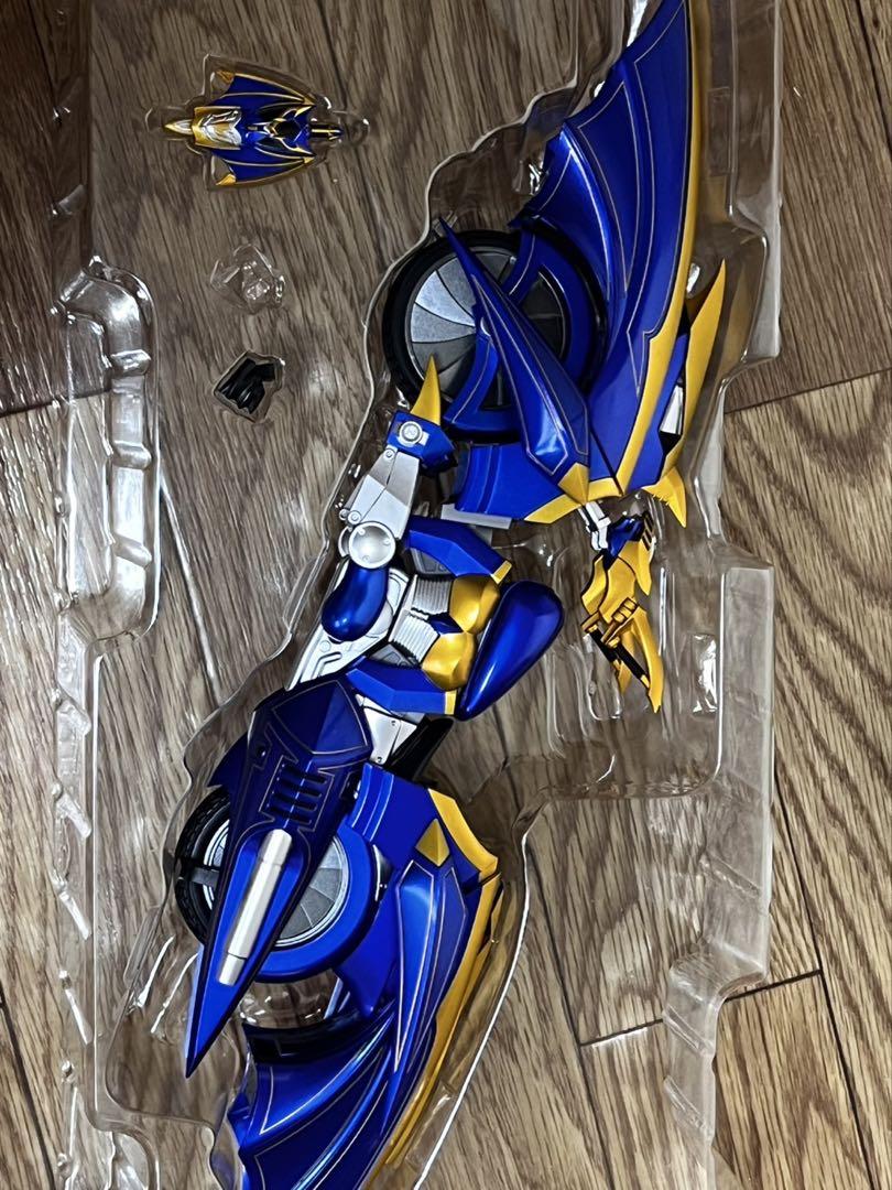 SH フィギュアーツ　ナイトサバイブ　ダークレイダー　仮面ライダー龍騎