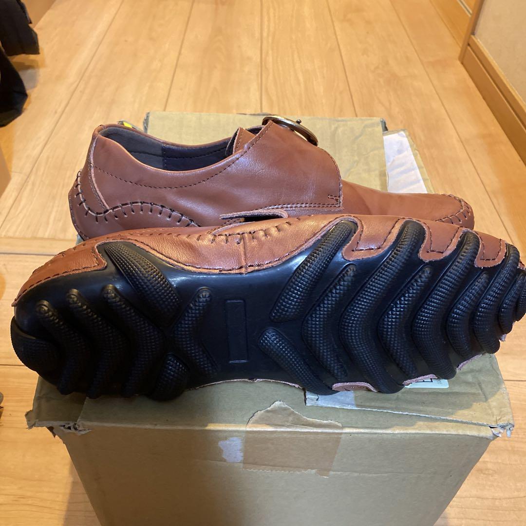 ブラウンレザー バックル付きシューズ