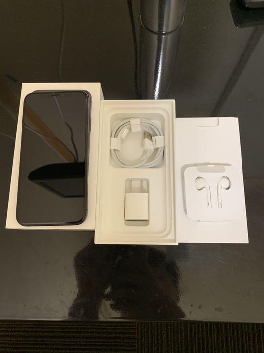 iPhone - iPhone XS 64GB docomo SIMロック解除済み　美品　シルバー APPLE 〔中古〕iPhone XS 64GB シルバー MTAX2J/A docomo対応