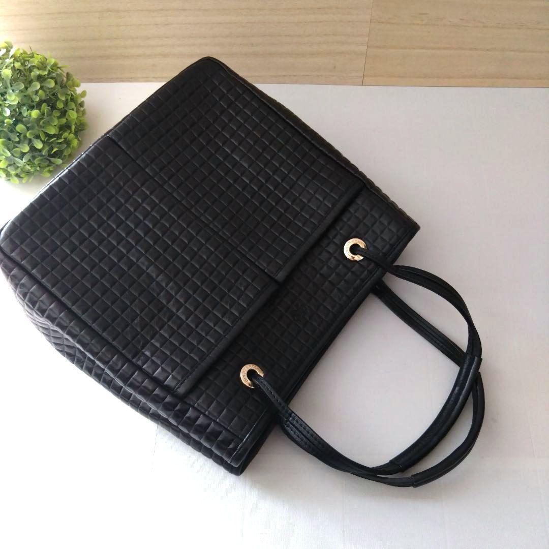 極美品　Anya Hindmarch　 スクエアキルティング トートバッグ