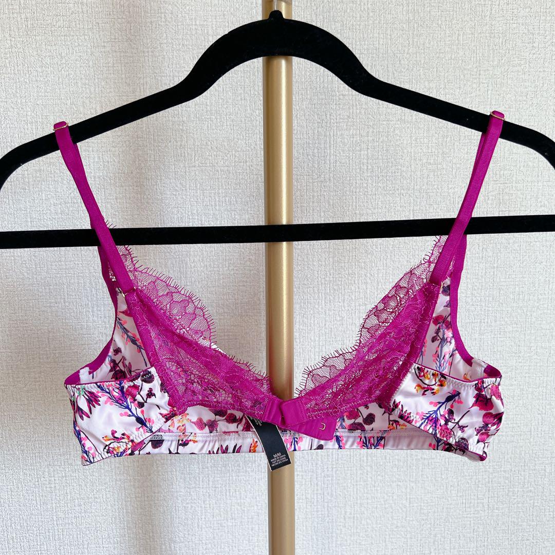 VS ヴィクトリアシークレット　花柄　フラワープリント ブラとショーツセット VS ヴィクトリアシークレット 花柄 フラワープリント ブラと
