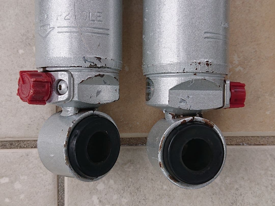 ショックアブソーバーRS9000XL前後4本セットやや傷や汚れあり