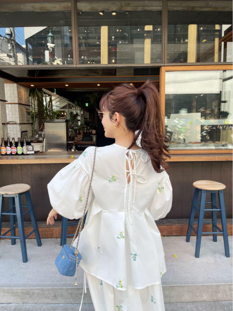 ヘヨン　shishu blouse / white