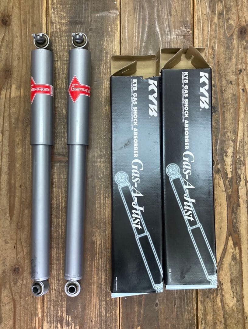 アメ車GM系にKYB Gas-a-justリアショック2本使用期間短め