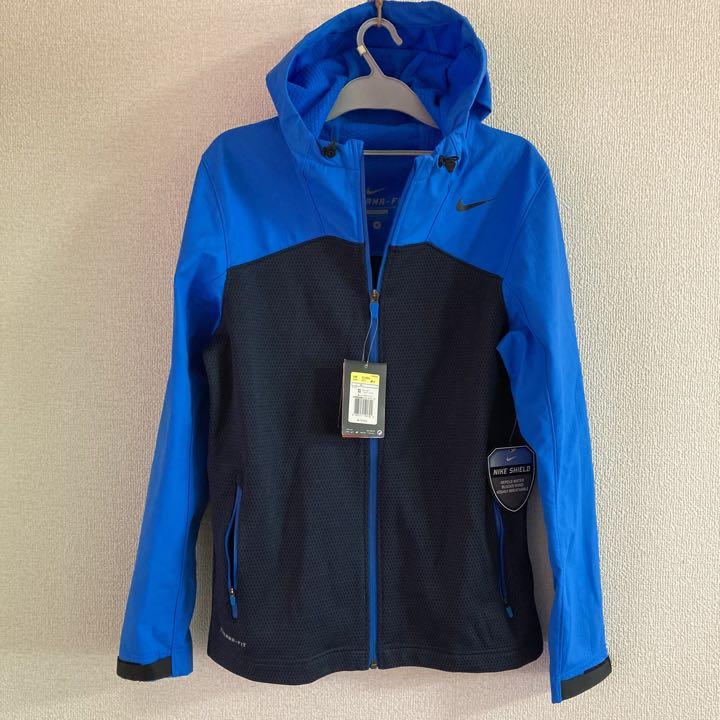 新品　NIKE マウンテンパーカー