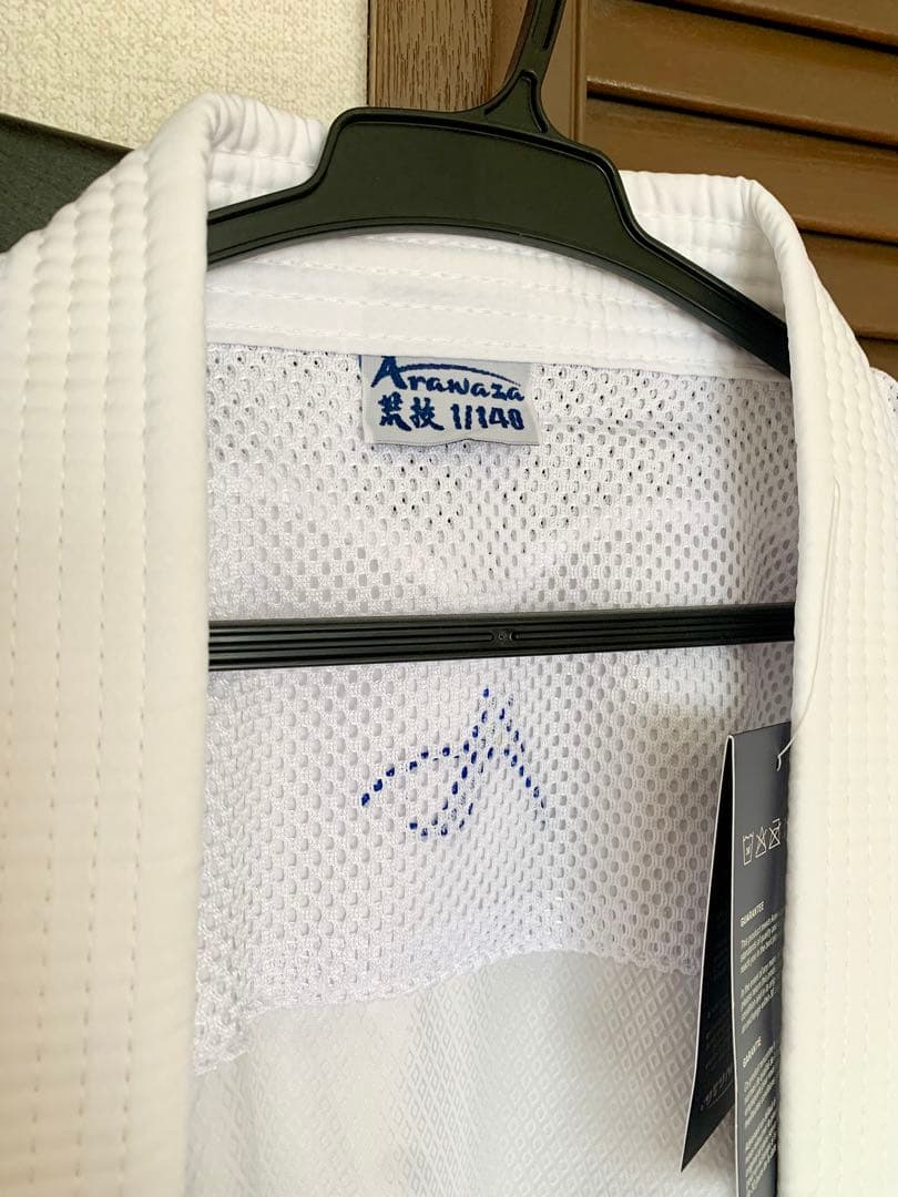 新品　140 超軽量　空手　道着　上下セット　メッシュ　速乾　青刺繍