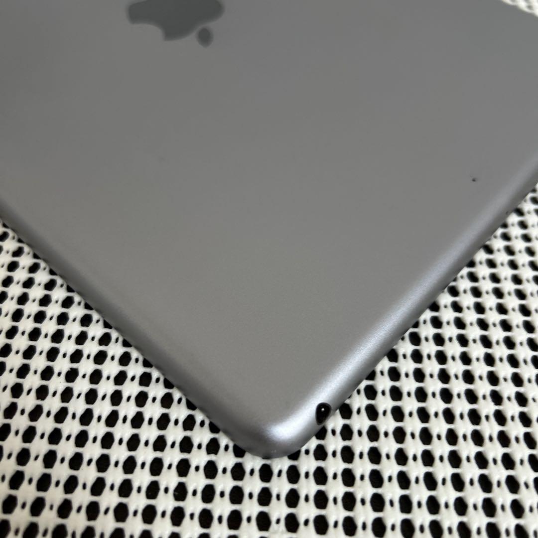 388 電池最良好☆比較的美品☆iPad6 第6世代 32GB WIFIモデル☆