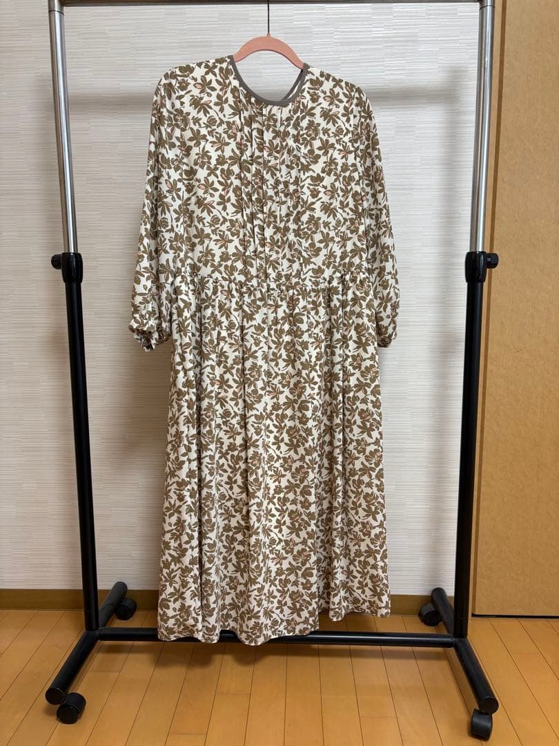 自由区　フラワープリント ロングワンピース 長袖　サイズL