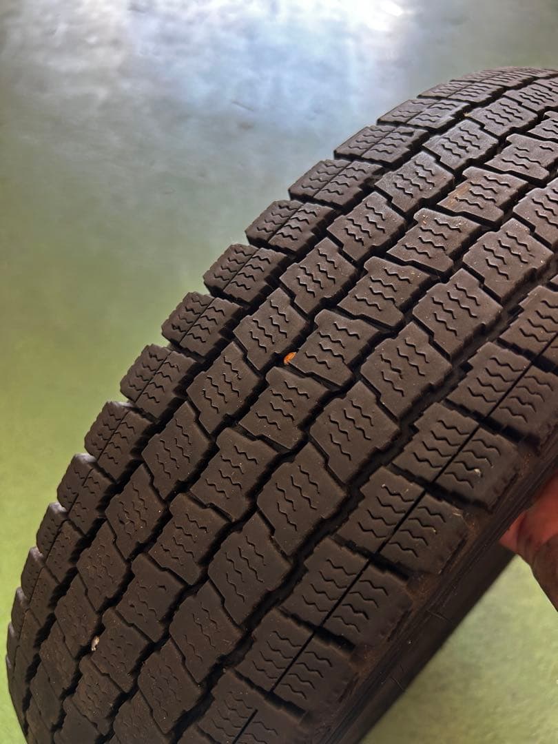 スタッドレスタイヤ 12インチ以下 ブラックホイール目立った傷や汚れなし WWW_HOMU-JOURNEY_COM