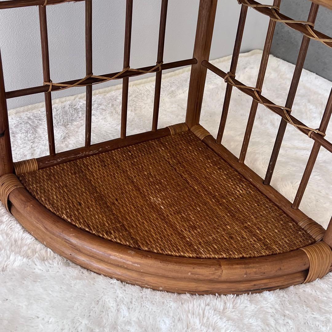 高級 藤 昭和レトロ ラタンシェルフ 扇型コーナーラック 飾り棚 - メルカリ