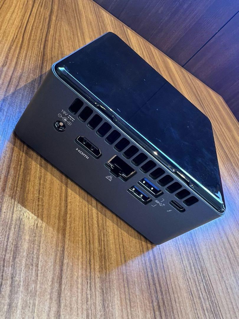ミニPC Mini PC intel NUC8BEH i7-8559U
