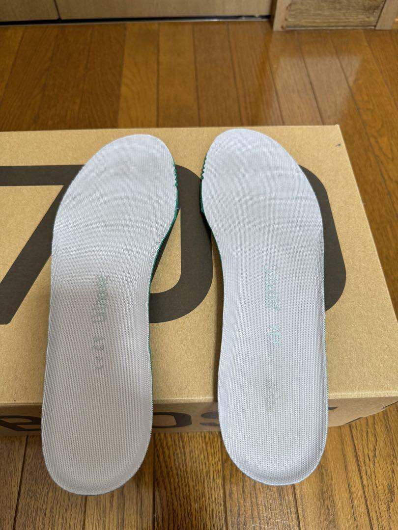 靴 Yeezy Boost 350 v2 beluga  700 inertia