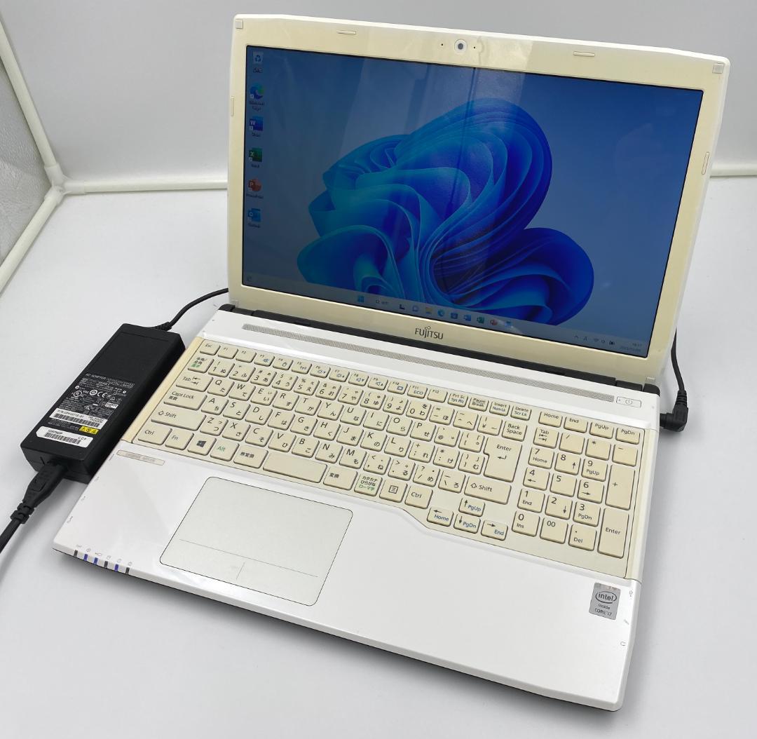 ノートパソコン windows11 オフィス付き core i7 AH53/RW ノートパソコン windows11 オフィス付き core i7 AH53/RW