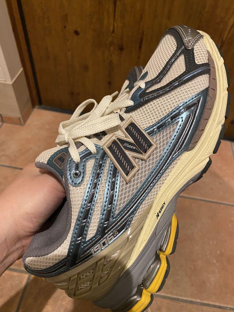New Balance 1906R ホワイト/ネイビー