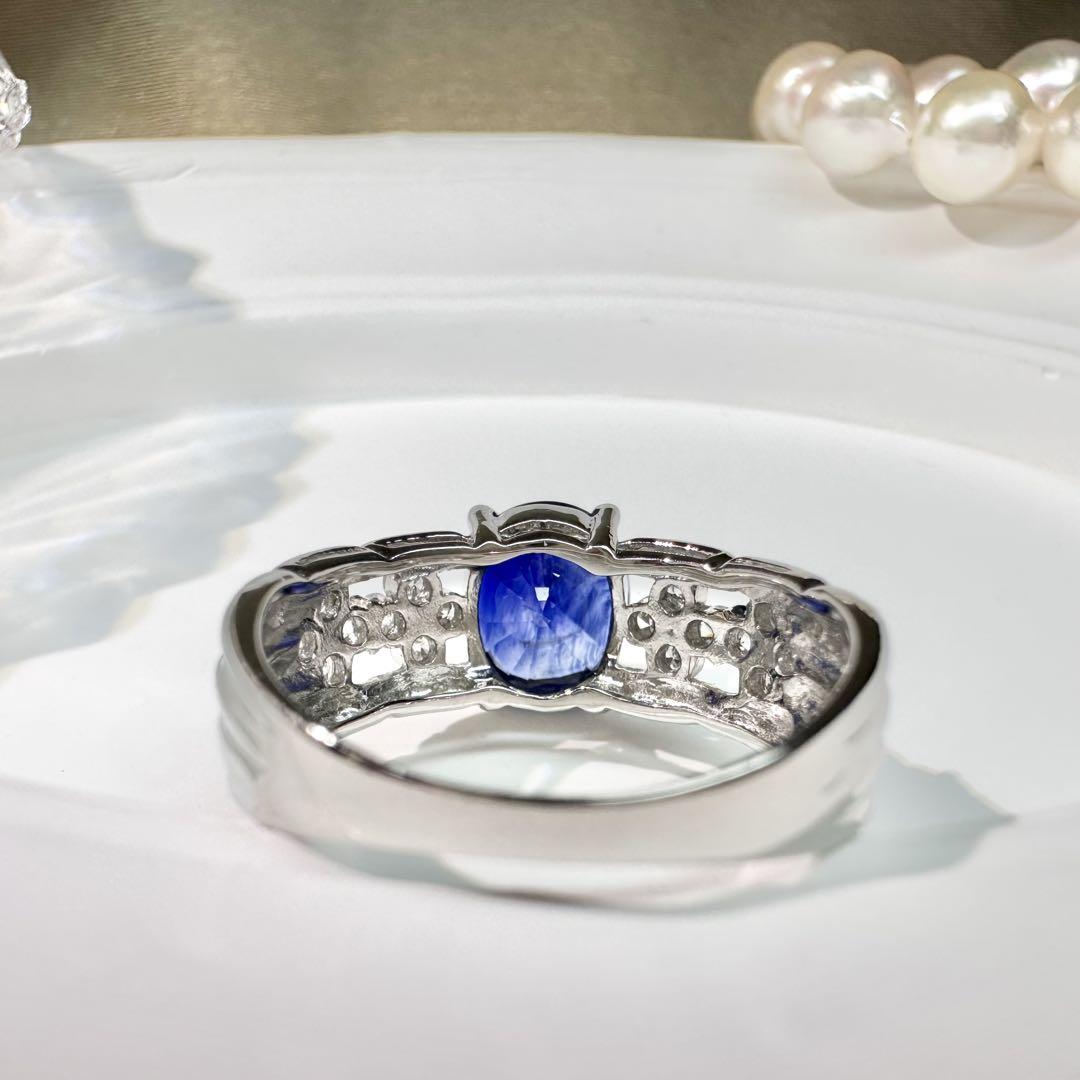 【美品】PT900 サファイア 3.06ct リング 側面にはダイヤ花モチーフ