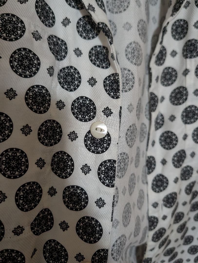 半袖シャツ 円形模様