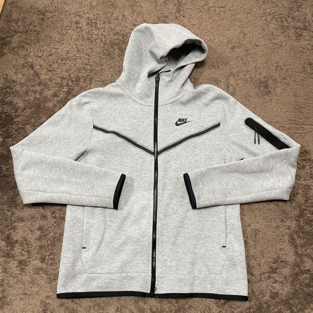 NIKE テックフリース - トップスお 手頃 価格
