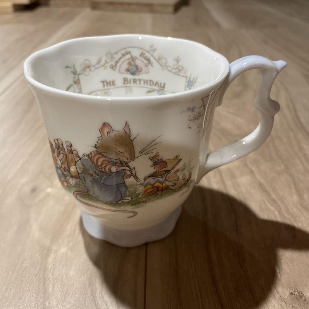 ロイヤルドルトンブランブリーヘッジバースディマグカップ