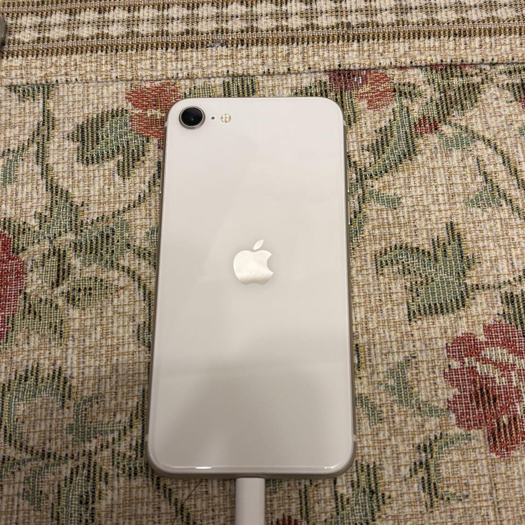 【美品】iPhone SE 3世代　64 GB ホワイト　SIMフリー