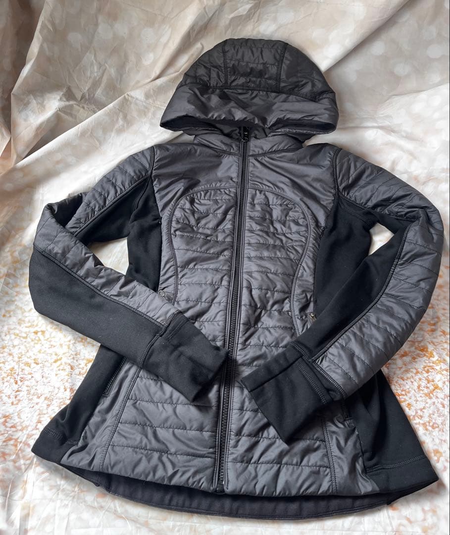 ルルレモン lululemon キルティングジャケット 色は黒M lululemon