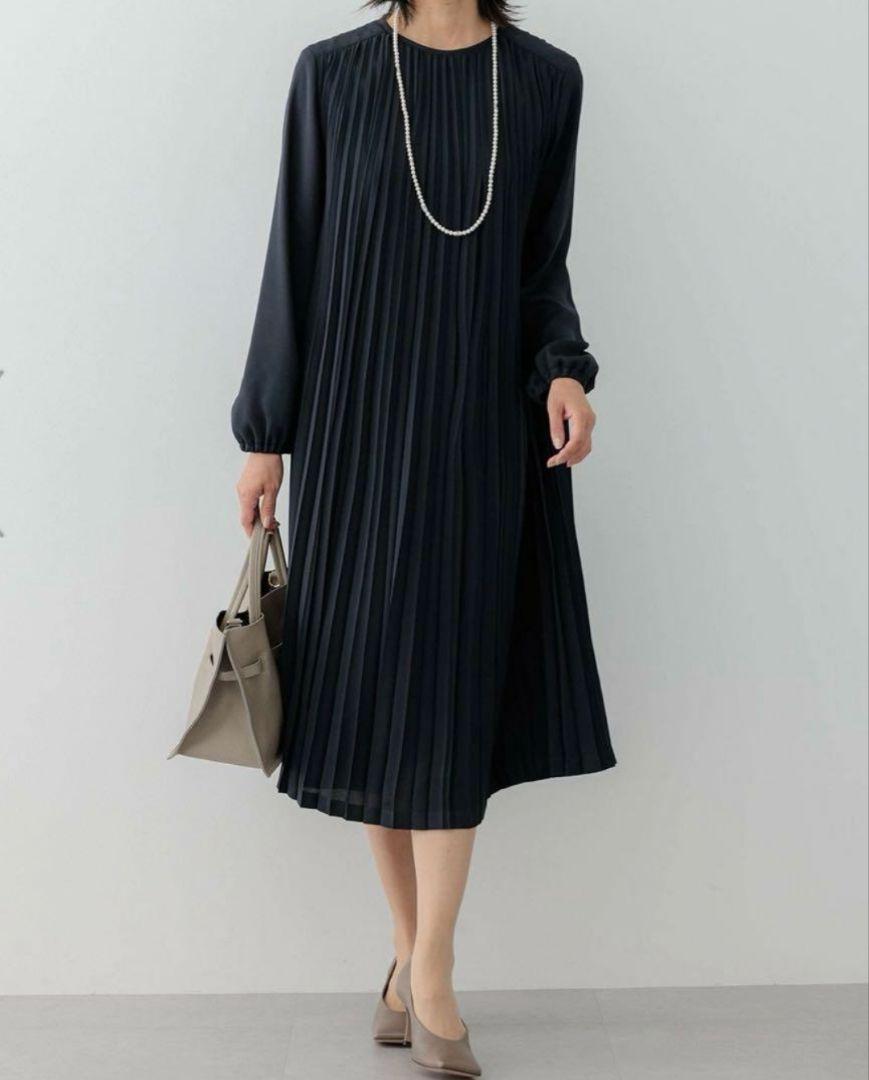 美品 23区 プリーツ ワンピース 光沢 ビジュー ブラック Mサイズ Aライン 美品♡23区 プリーツワンピース サイズ44 ゆったり 光沢 洗える