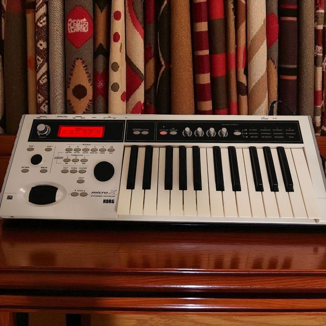 【完動品】KORG MICROX シンセサイザー コルグ KORG MICRO X シンセサイザー【通電確認済み】コルグ 限定白色