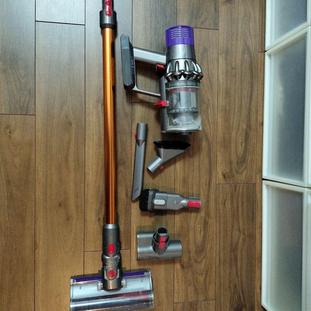 Dyson V10 スティッククリーナー 本体 スタンド付き - メルカリ