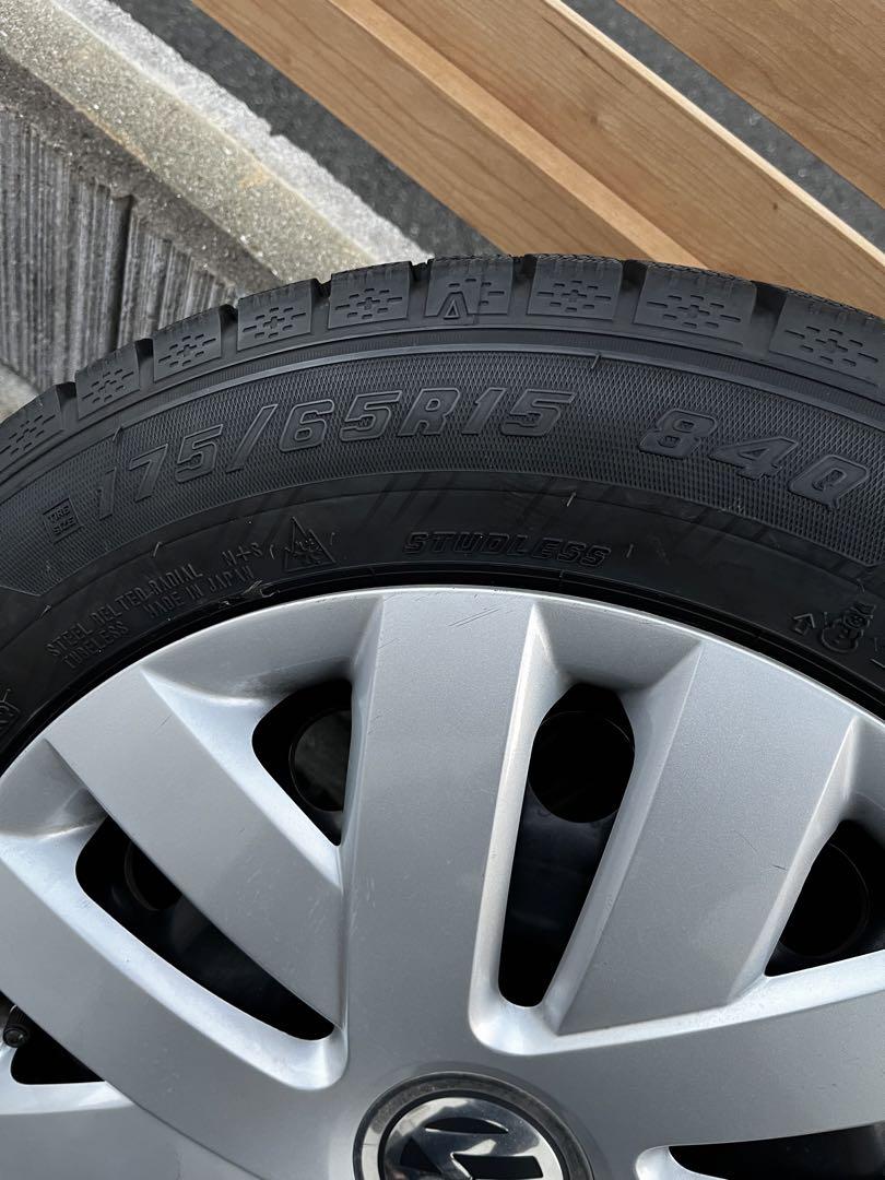 フォルクスワーゲンポロR6国産激溝スタッドレス175/65R15ほぼ新品