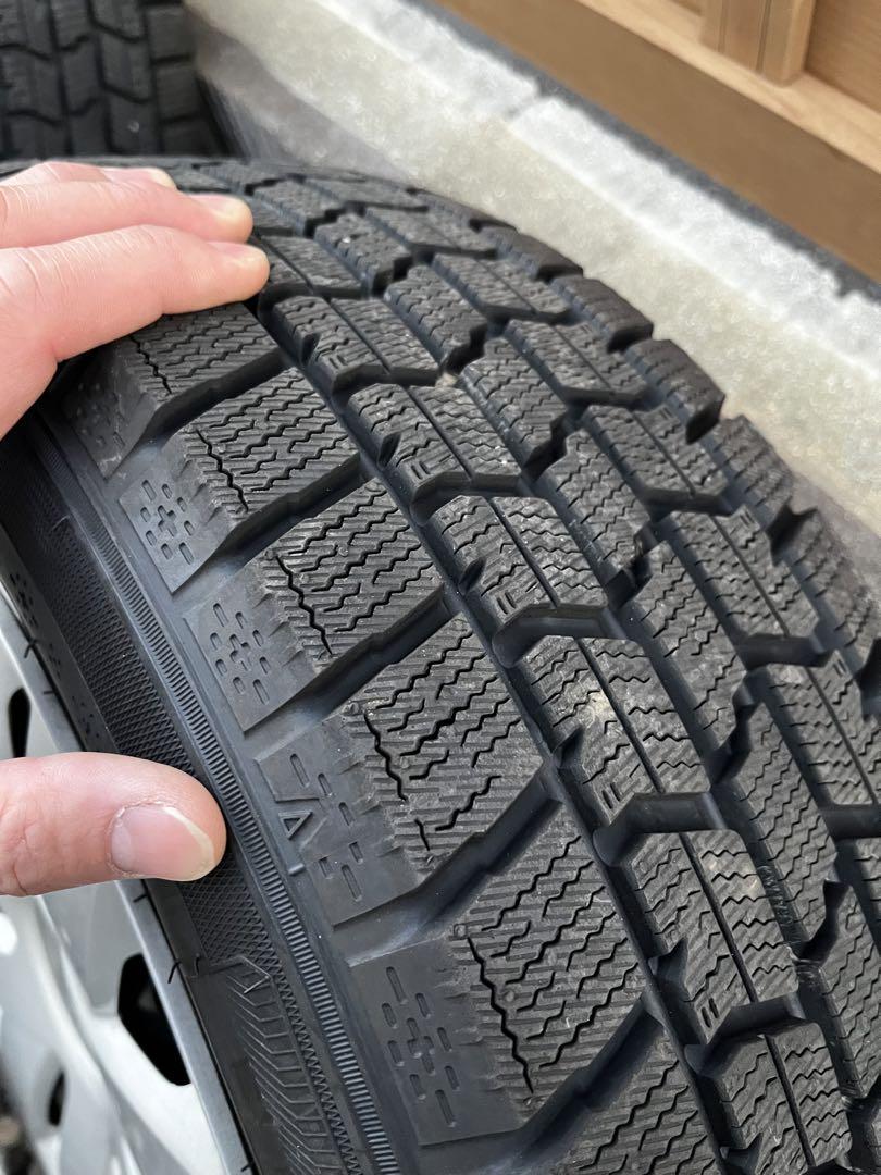 フォルクスワーゲンポロR6国産激溝スタッドレス175/65R15ほぼ新品