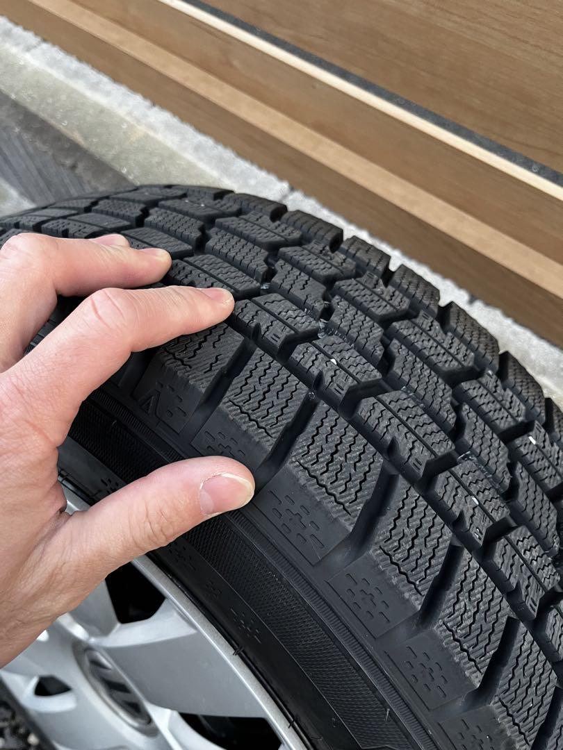 フォルクスワーゲンポロR6国産激溝スタッドレス175/65R15ほぼ新品