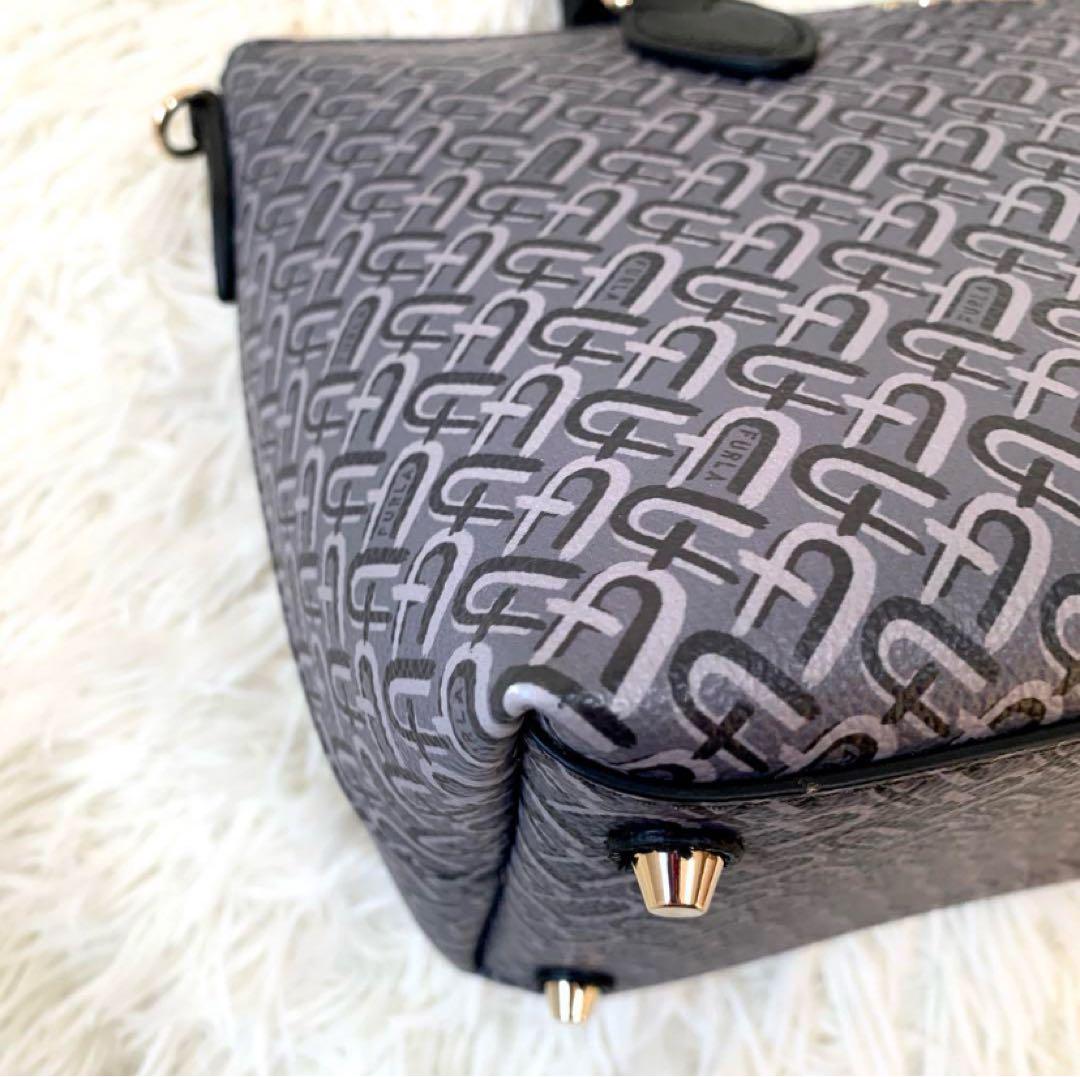 未使用級✨極美品✨フルラ　ミネルヴァ　2way ショルダーバッグ　現行ロゴ 未使用級 フルラ ミネルヴァ 2way ショルダーバッグ クロス
