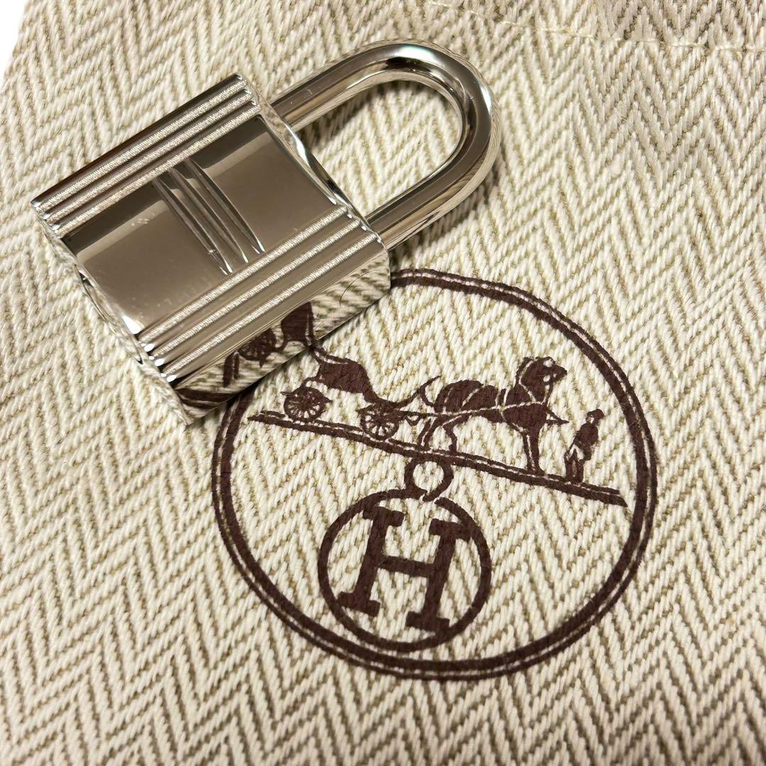 HERMES カデナ　南京錠　エルメス　シルバー